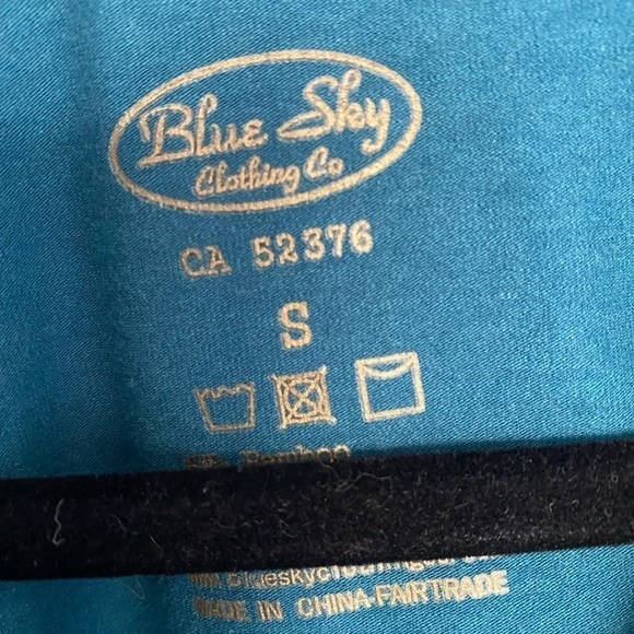 BLUE Sky tunic size Small - Picture 2 of 4